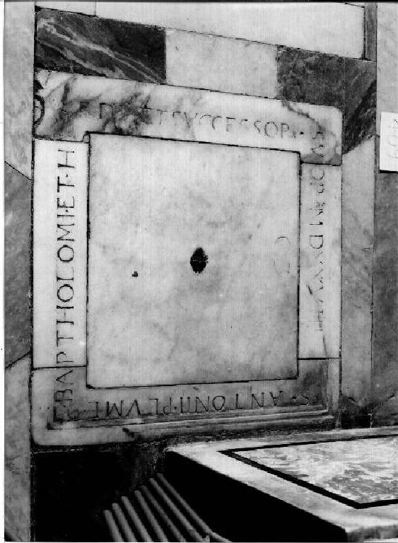 lapide tombale - bottega genovese (secondo quarto sec. XVI)