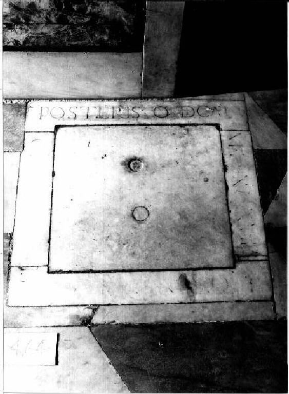 lapide tombale - bottega genovese (secondo quarto sec. XVI)