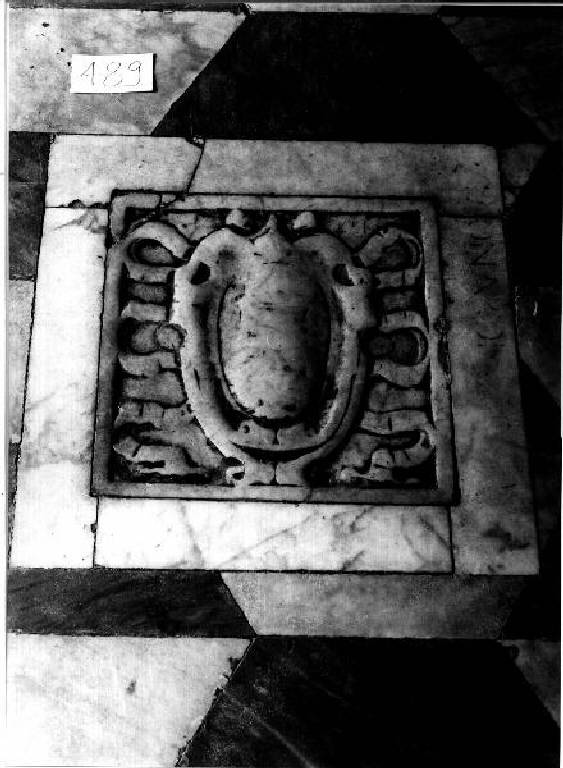 stemma (lapide tombale) - bottega genovese (secondo quarto sec. XVII)