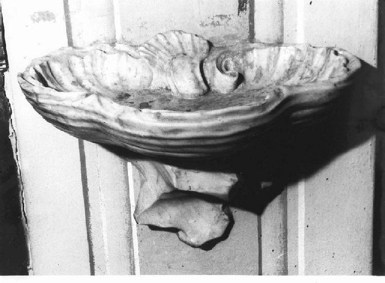 acquasantiera - a conchiglia - ambito abruzzese (metà sec. XVIII)