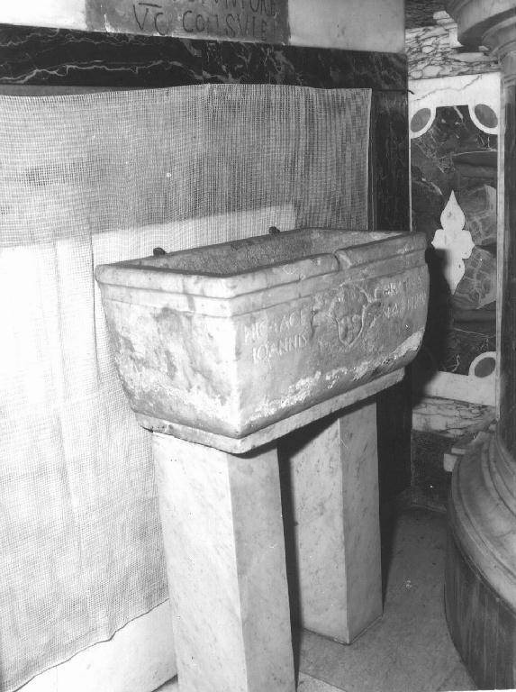 urna - a sarcofago - ambito ligure (sec. X)
