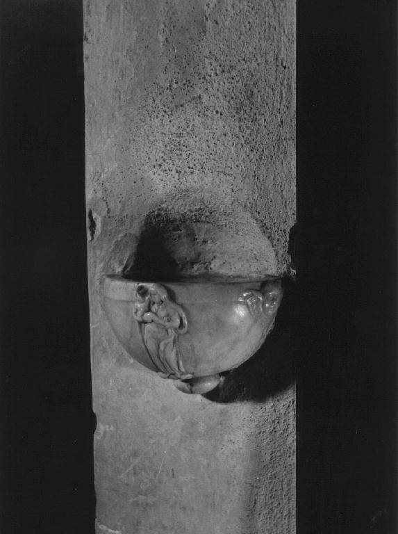 Madonna con Bambino (acquasantiera da parete) - bottega ligure (sec. XVI)