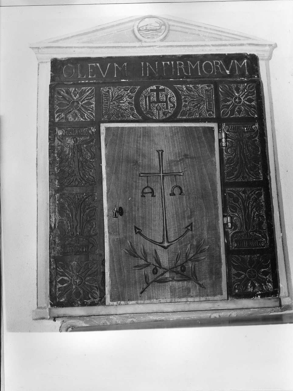 motivi decorativi vegetali (armadietto per oli santi, opera isolata) - bottega italiana (secc. XV/ XVI)