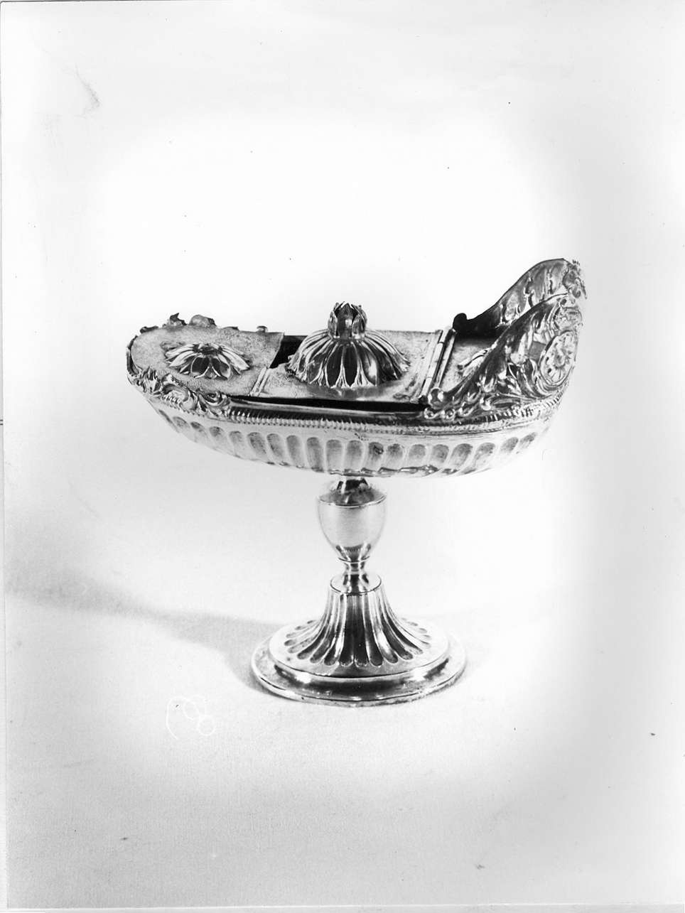 navicella portaincenso, opera isolata - bottega siciliana (?) (seconda metà sec. XVIII)