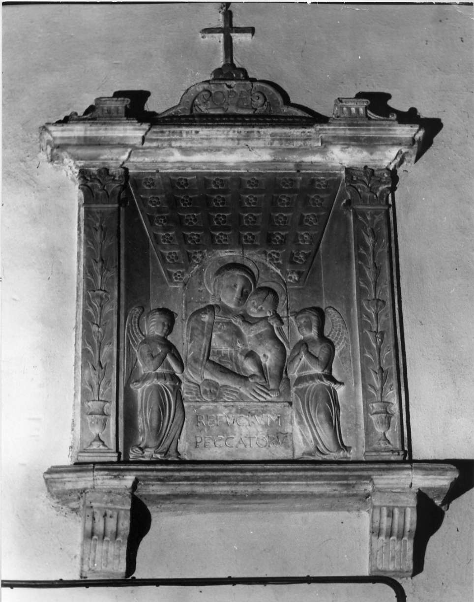 Madonna con Bambino (rilievo, opera isolata) - bottega italiana (secc. XV/ XVI, sec. XVII)