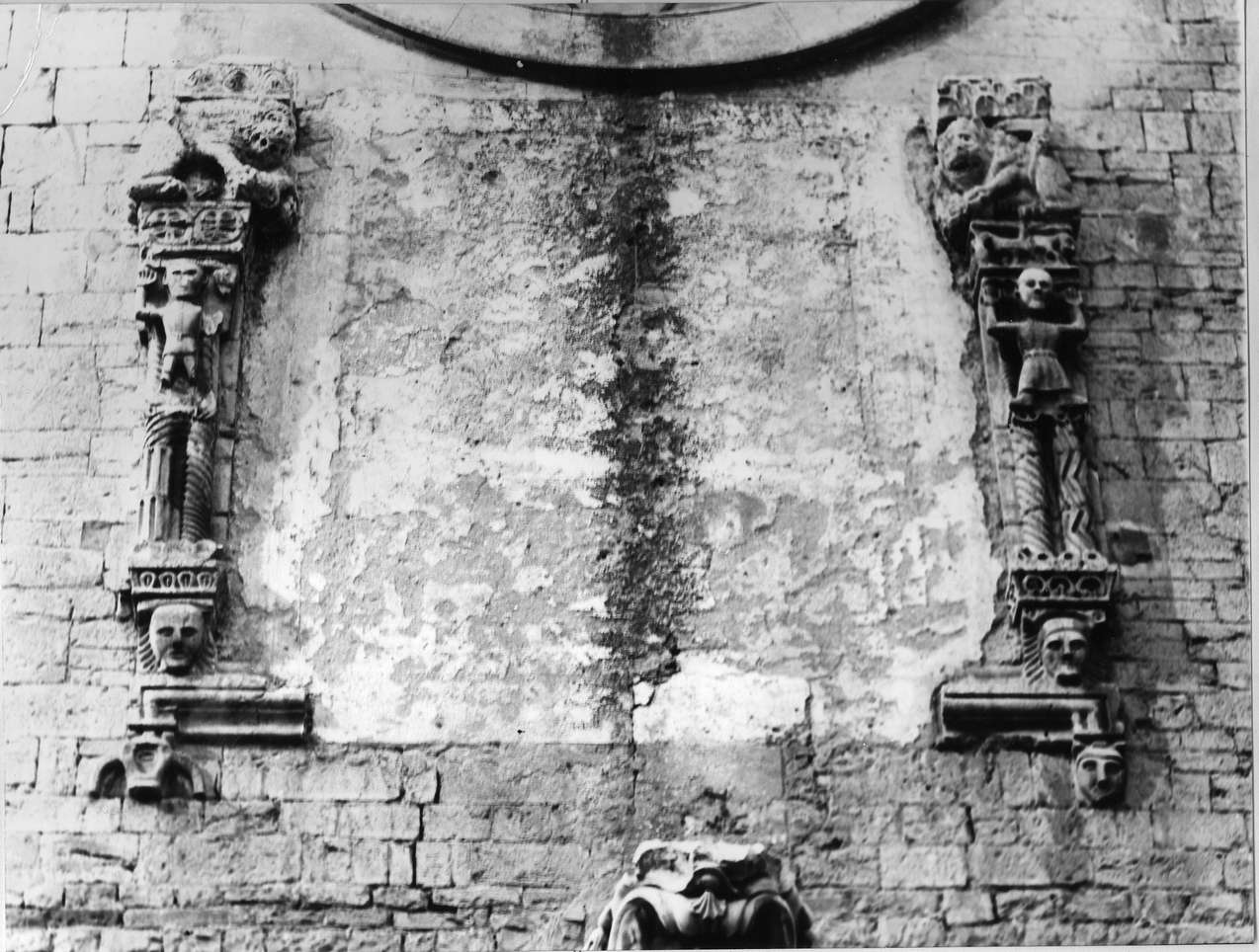 testa d'uomo (scultura, frammento) - bottega italiana (fine sec. XI, sec. XI)