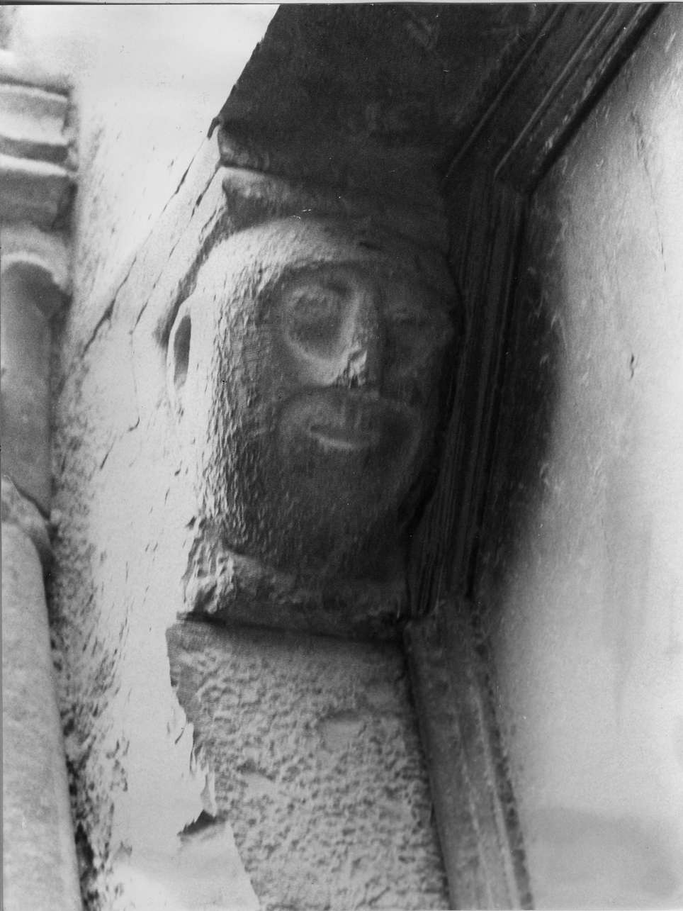 testa d'uomo (mensola architettonica, opera isolata) - bottega ligure (sec. XIII)