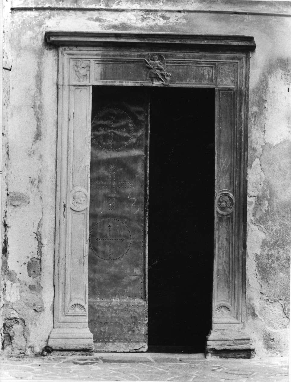 San Michele Arcangelo pesa le anime (portale, opera isolata) - bottega ligure (fine/inizio secc. XV/ XVI)