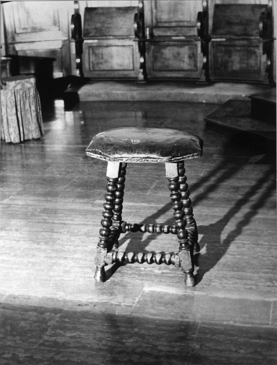 sgabello, coppia - bottega italiana (sec. XVIII)