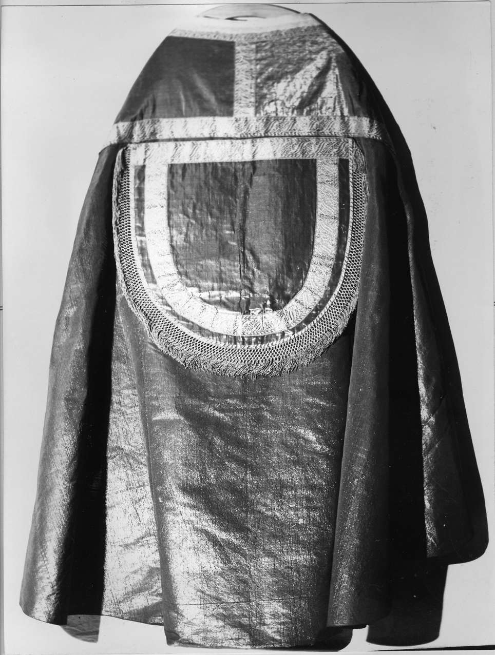 piviale, opera isolata - manifattura ligure (sec. XVIII)