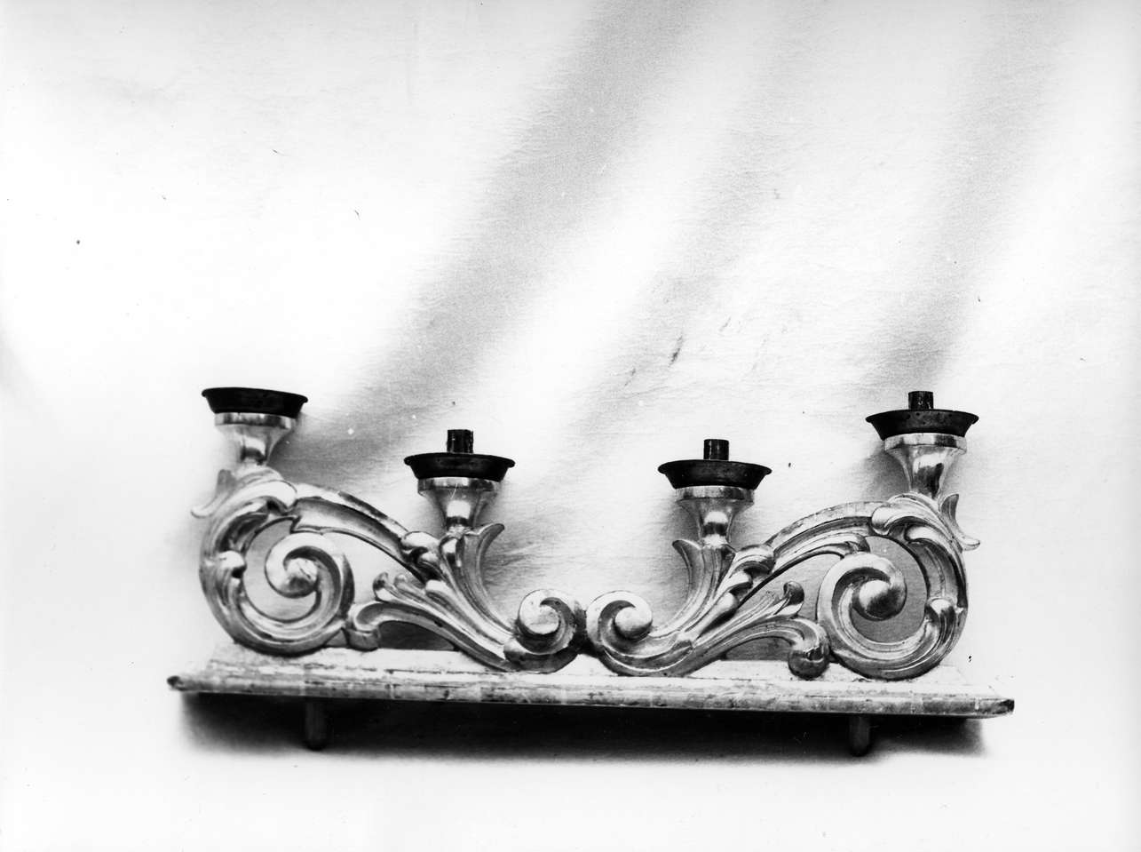 candelabro a serpentina, serie - bottega ligure (sec. XVIII)