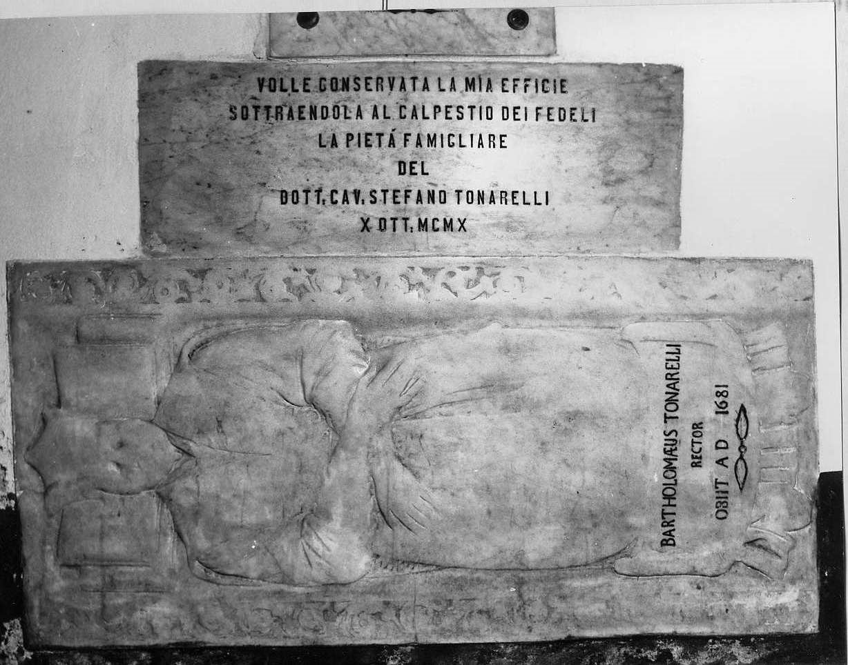 lastra tombale, opera isolata - bottega italiana (sec. XVII)