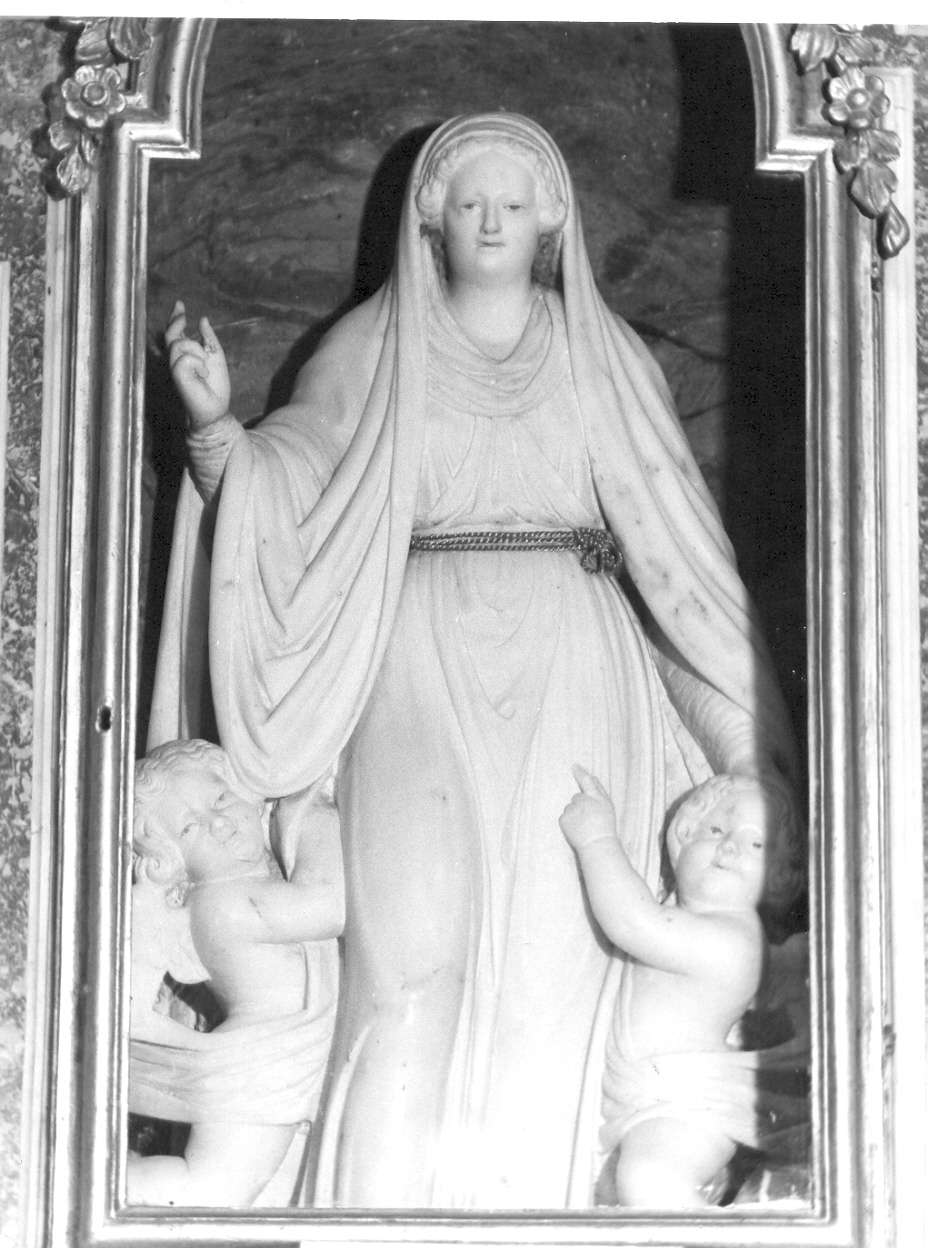 Madonna con angeli (statua, opera isolata) - ambito carrarese (sec. XVII)