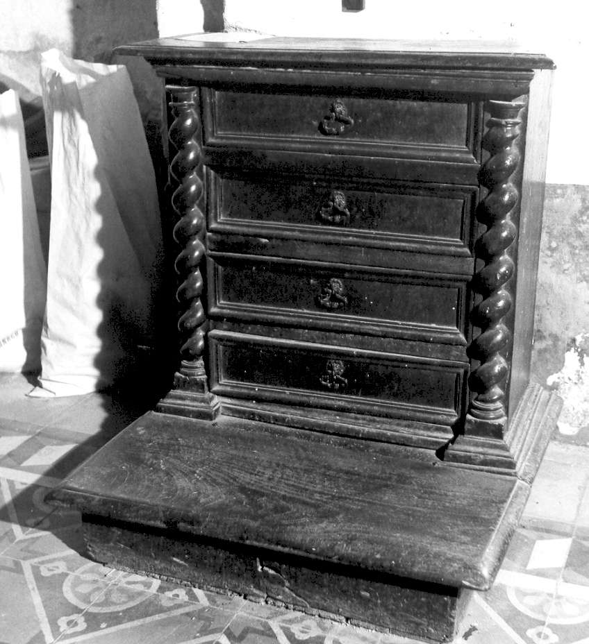 inginocchiatoio da sacrestia, opera isolata - produzione toscana (sec. XVII)