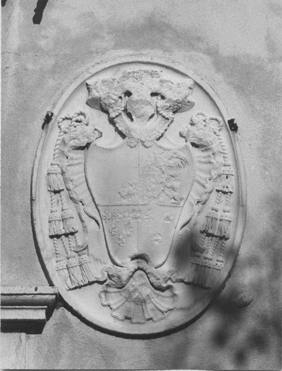 stemma (rilievo, coppia) - ambito italiano (sec. XVIII)