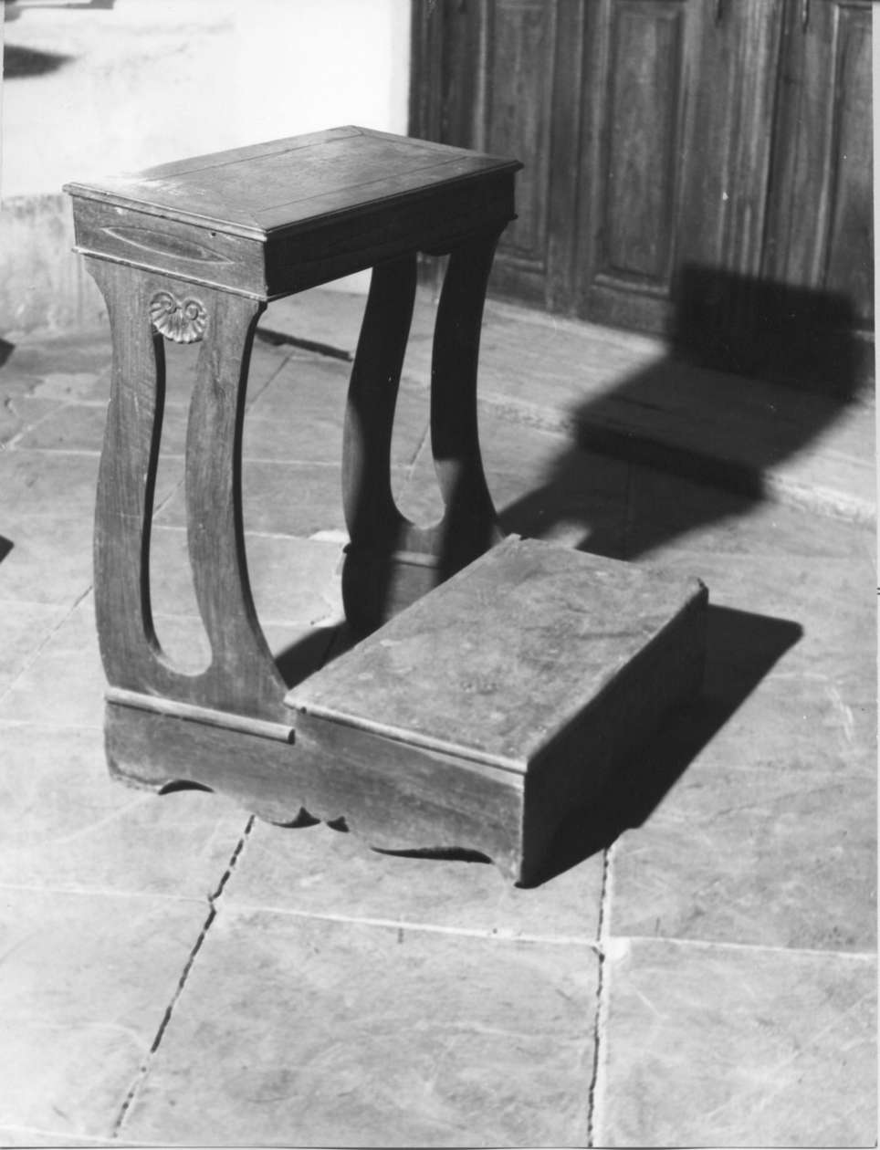 motivo decorativo a valve di conchiglia (inginocchiatoio, opera isolata) - manifattura ligure (sec. XVIII)