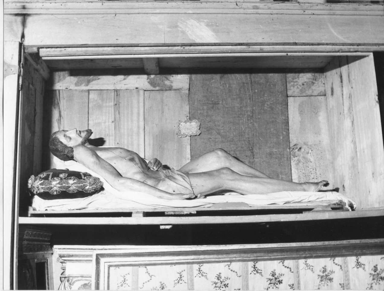 Cristo morto (statua, opera isolata) di Frate Luigi da Ovada (terzo quarto sec. XIX)