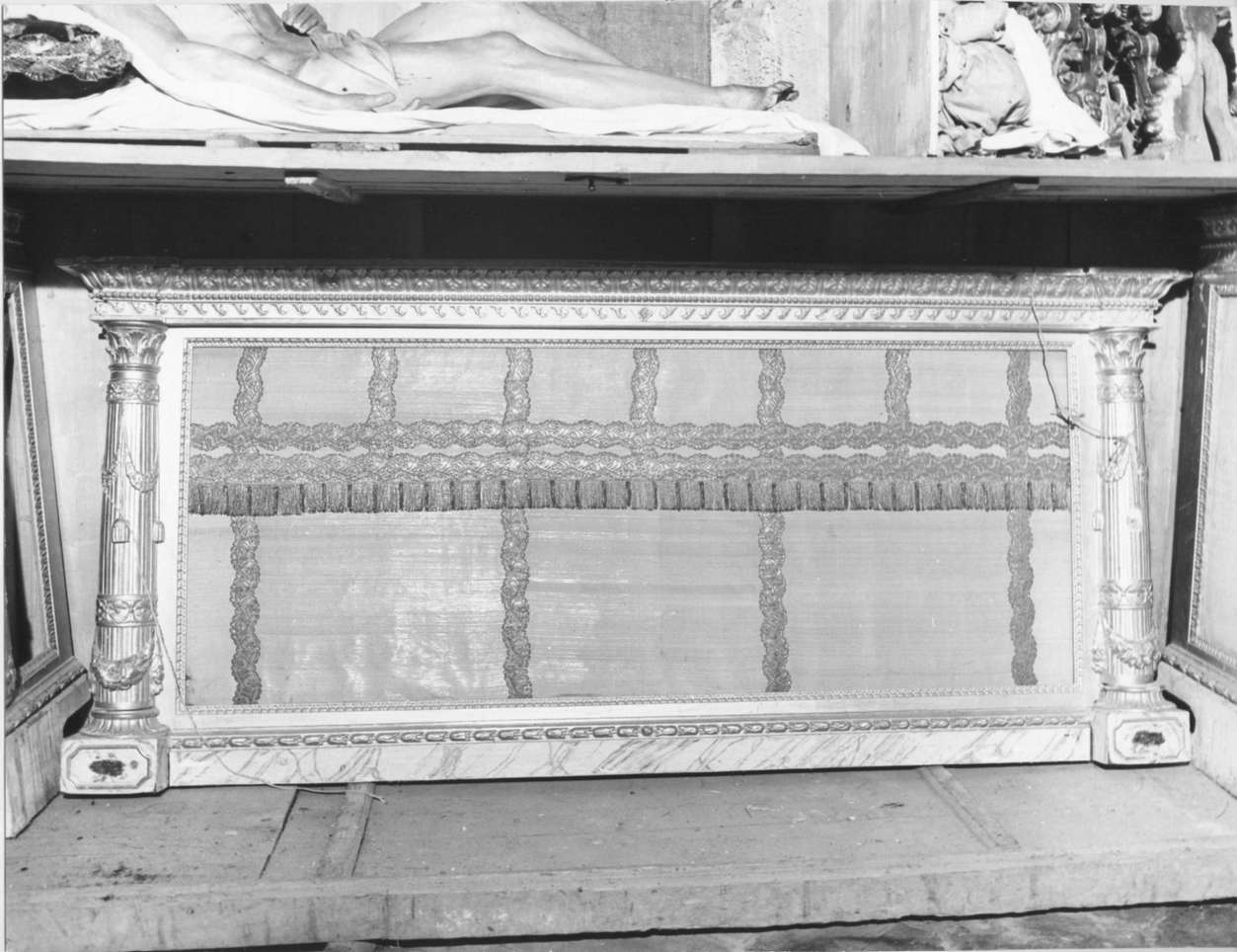 motivo decorativo a intreccio (paliotto, serie) - manifattura ligure (fine/inizio secc. XVIII/ XIX)