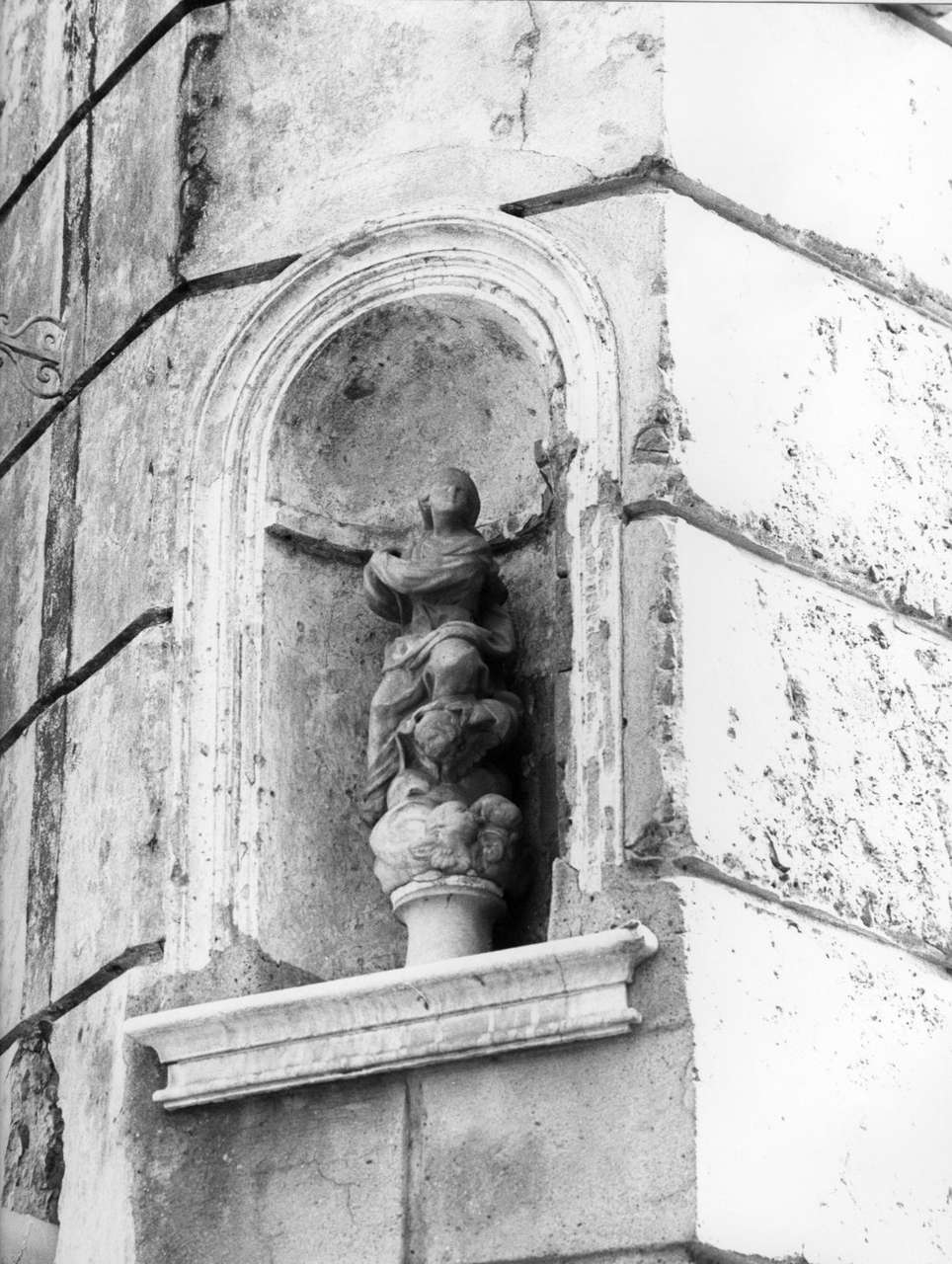 Madonna (statua, opera isolata) - bottega italiana (sec. XVIII)