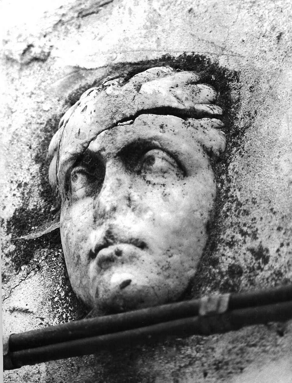 figura femminile (rilievo, frammento) - bottega italiana (secc. IV/ V)