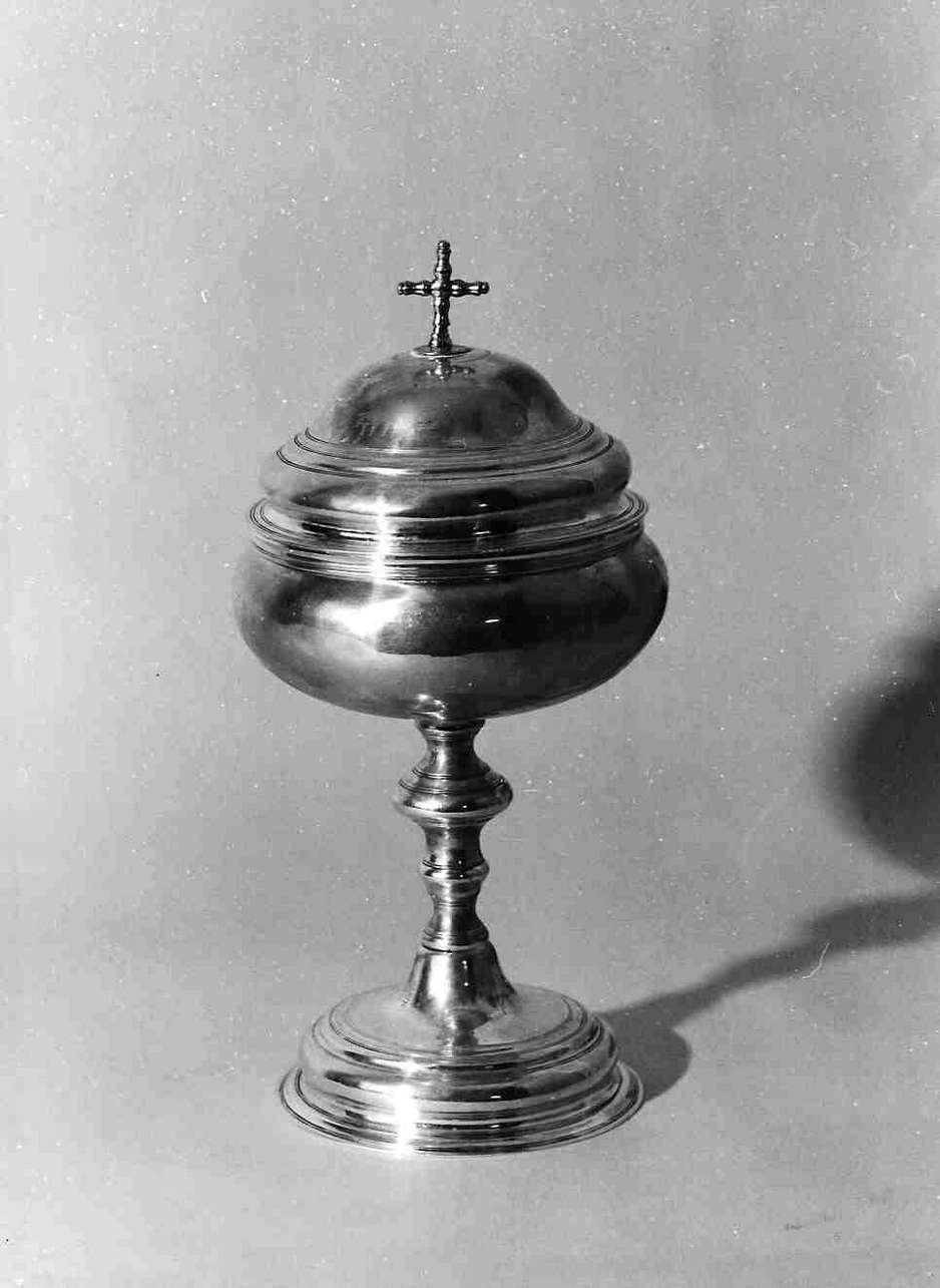 pisside, opera isolata - bottega ligure (terzo quarto sec. XVIII)