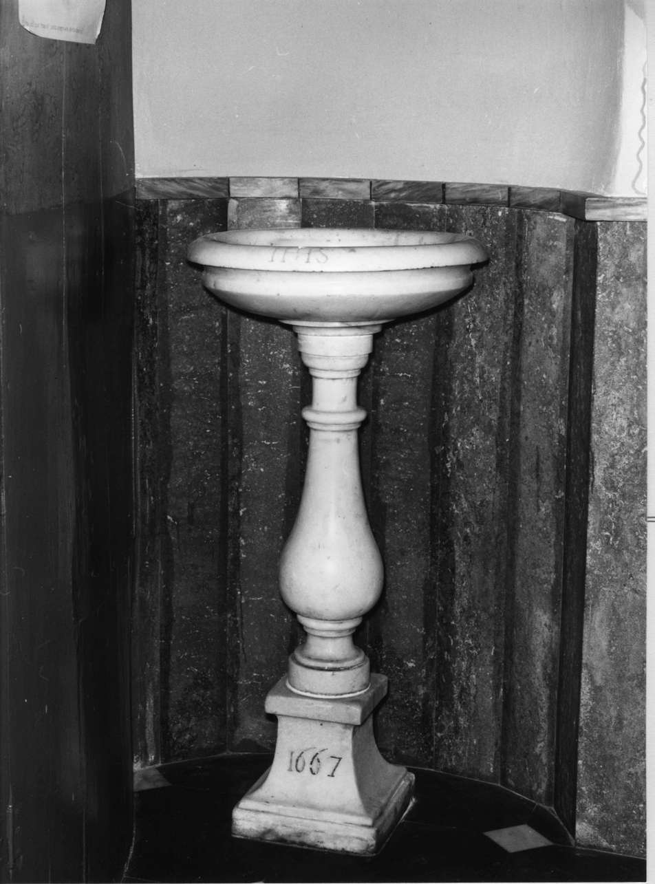 monogramma cristologico (acquasantiera - a fusto, opera isolata) - ambito italiano (terzo quarto sec. XVII)