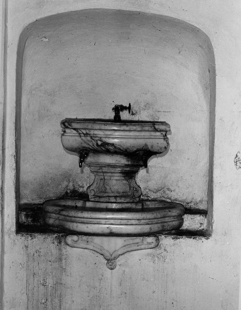 lavabo, opera isolata - bottega ligure (sec. XVII)