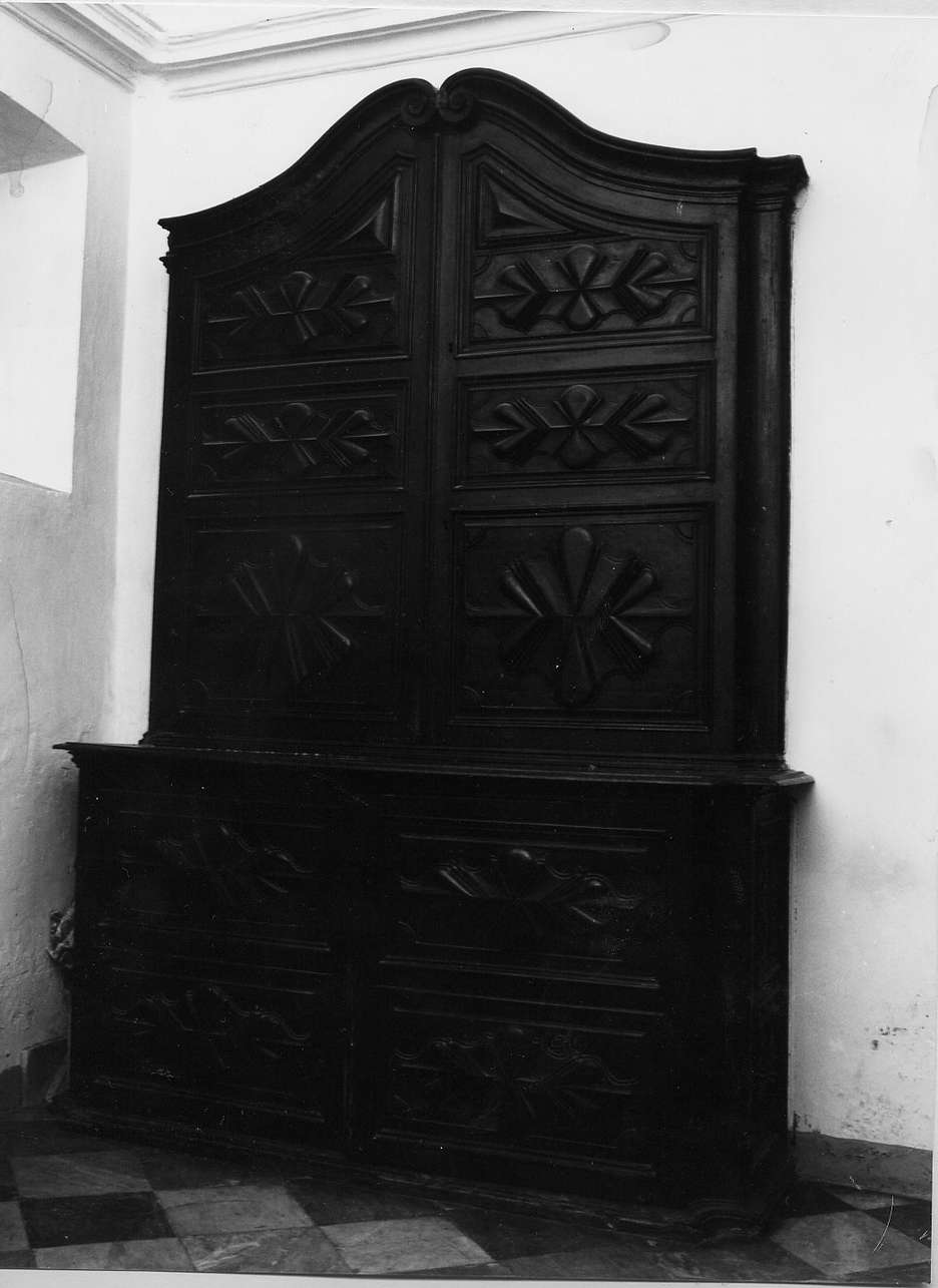 armadio, opera isolata - bottega ligure (sec. XVIII)