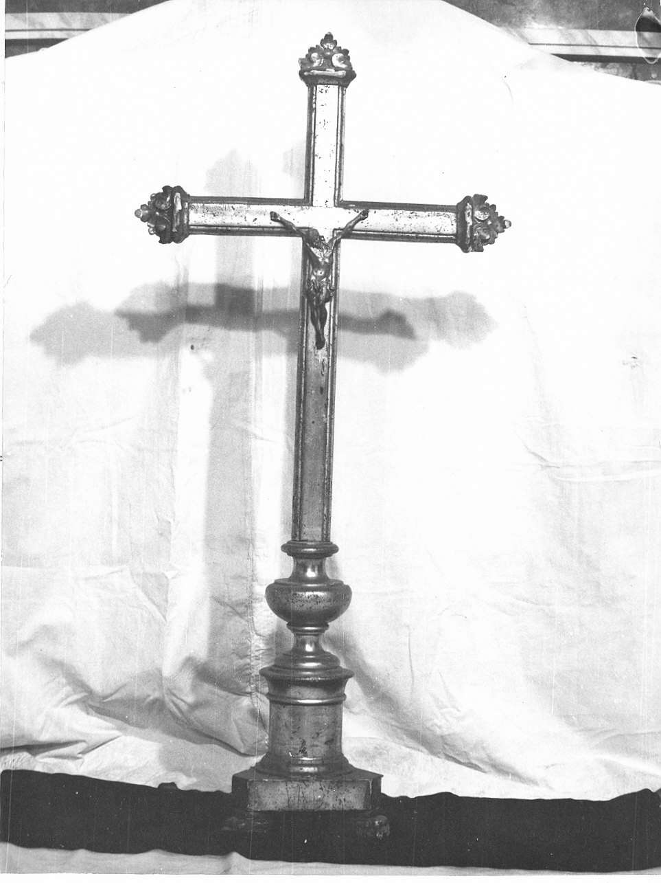 Cristo crocifisso (croce d'altare, serie) - bottega ligure (secc. XVIII/ XIX)