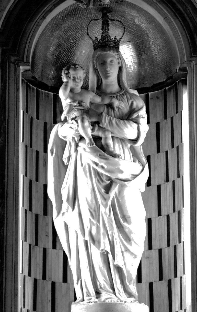 Madonna con Bambino (statua, opera isolata) di Orsolino Tommaso (secc. XVI/ XVII)