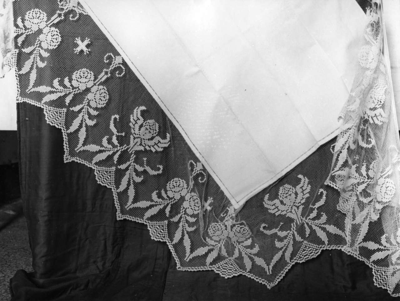 tovaglia d'altare, opera isolata - manifattura ligure (inizio sec. XX)