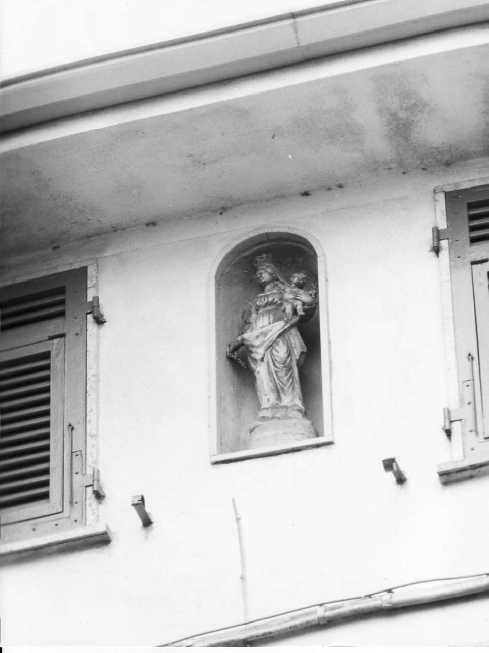 Madonna con Bambino (statua, opera isolata) - bottega italiana (sec. XVII)