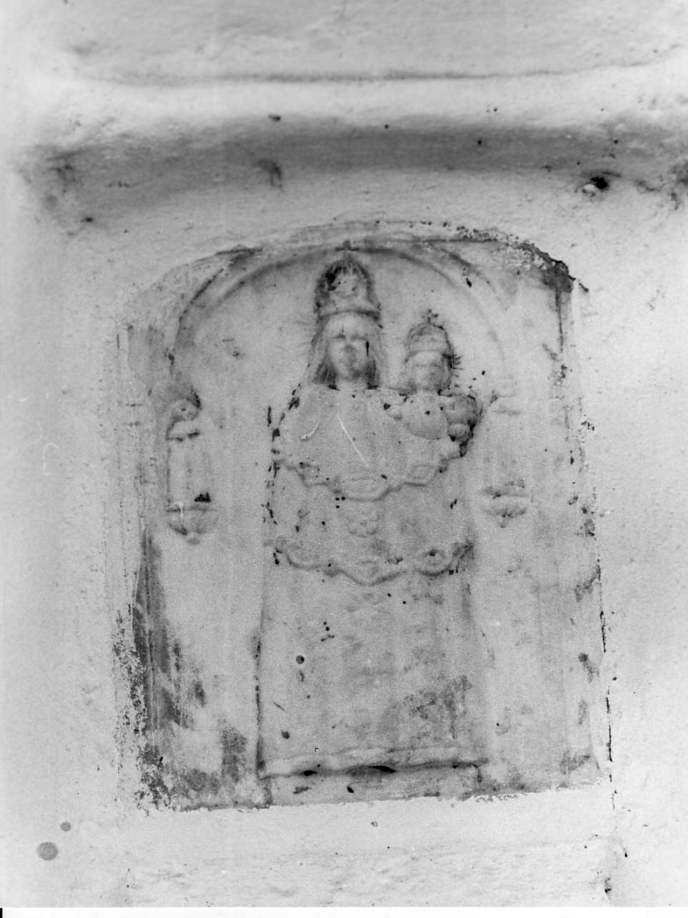 Madonna con Bambino (rilievo, opera isolata) - bottega ligure (sec. XVII)