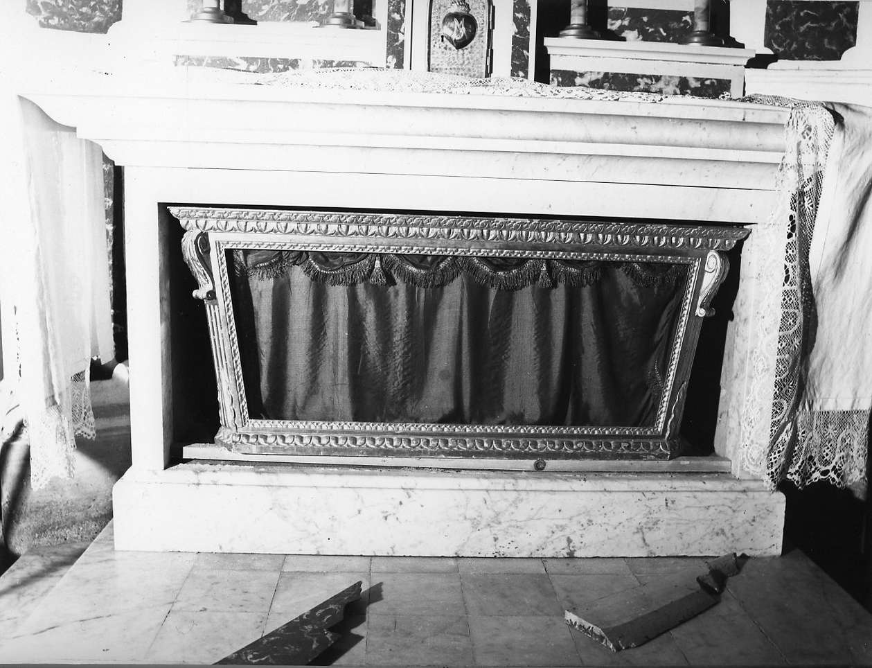 Santa Filomena/ motivi decorativi floreali (paliotto - a fenestrella, opera isolata) - bottega ligure (secc. XVIII/ XIX)