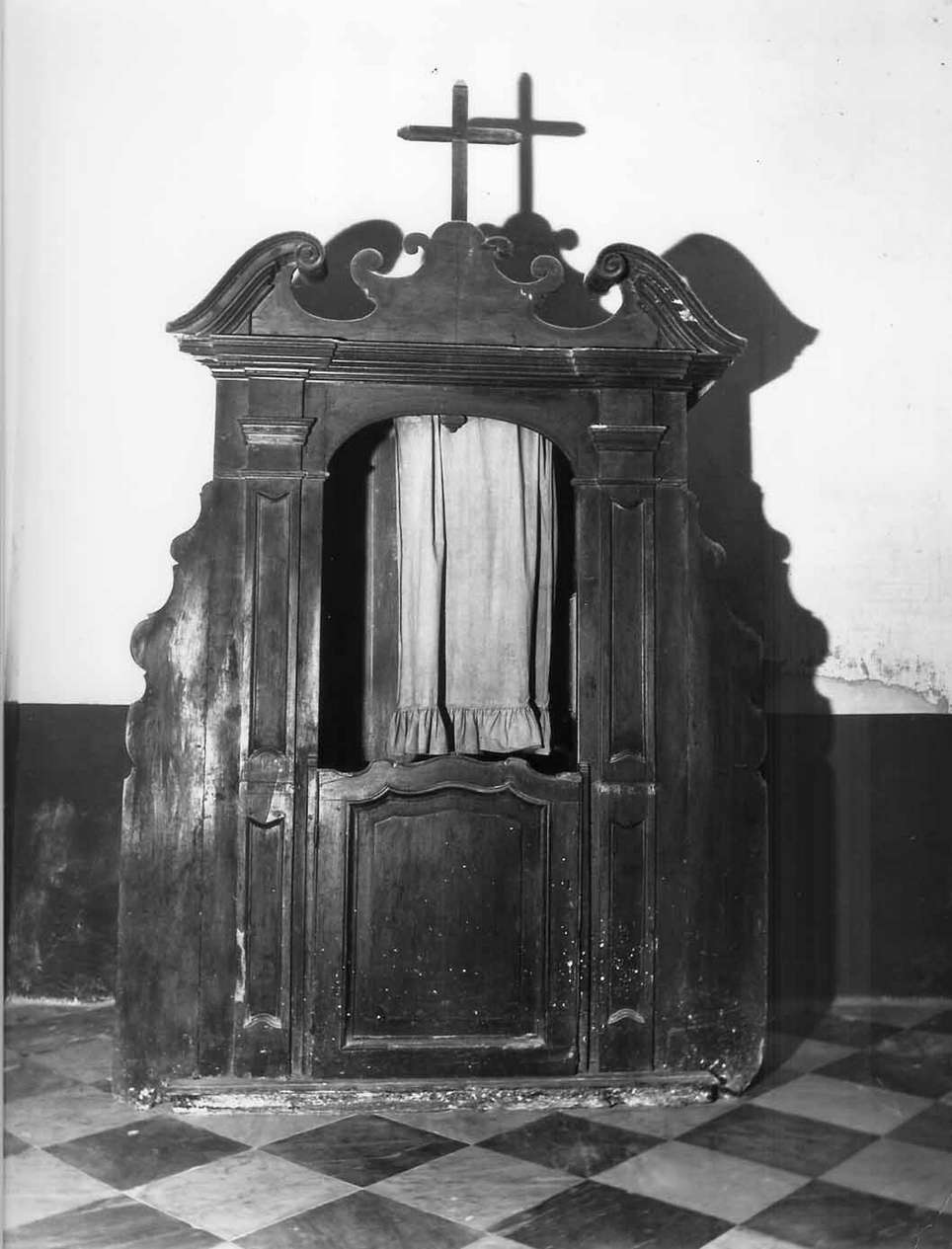 motivi decorativi a volute (confessionale, opera isolata) - manifattura ligure (sec. XVII)