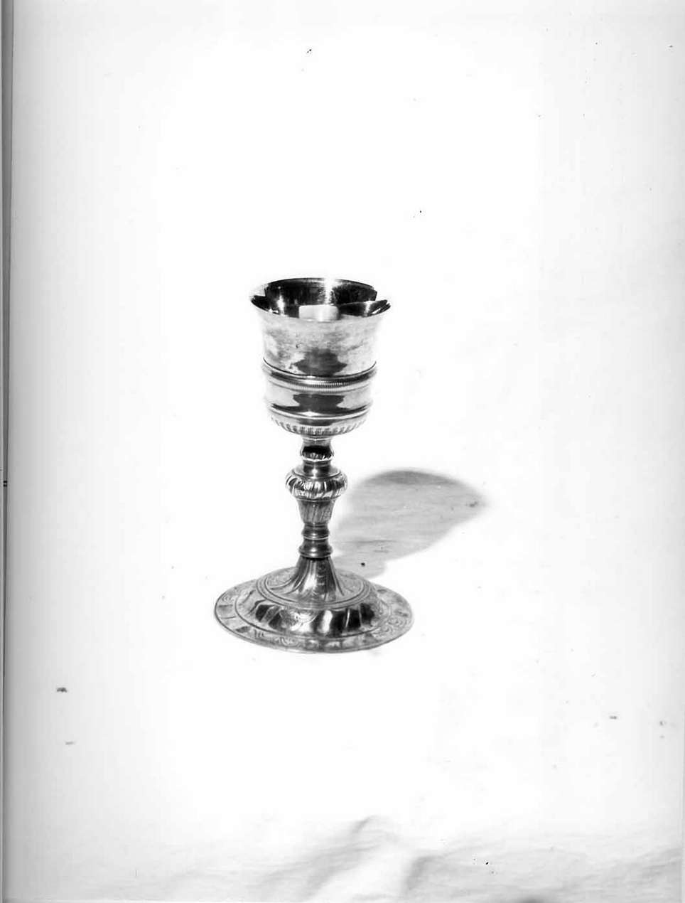 motivi decorativi vegetali/ motivi decorativi geometrici (calice, opera isolata) - manifattura ligure (sec. XIX)