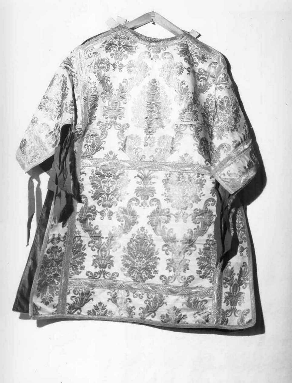 motivo decorativo floreale (paramento liturgico) - manifattura ligure (fine sec. XVII)