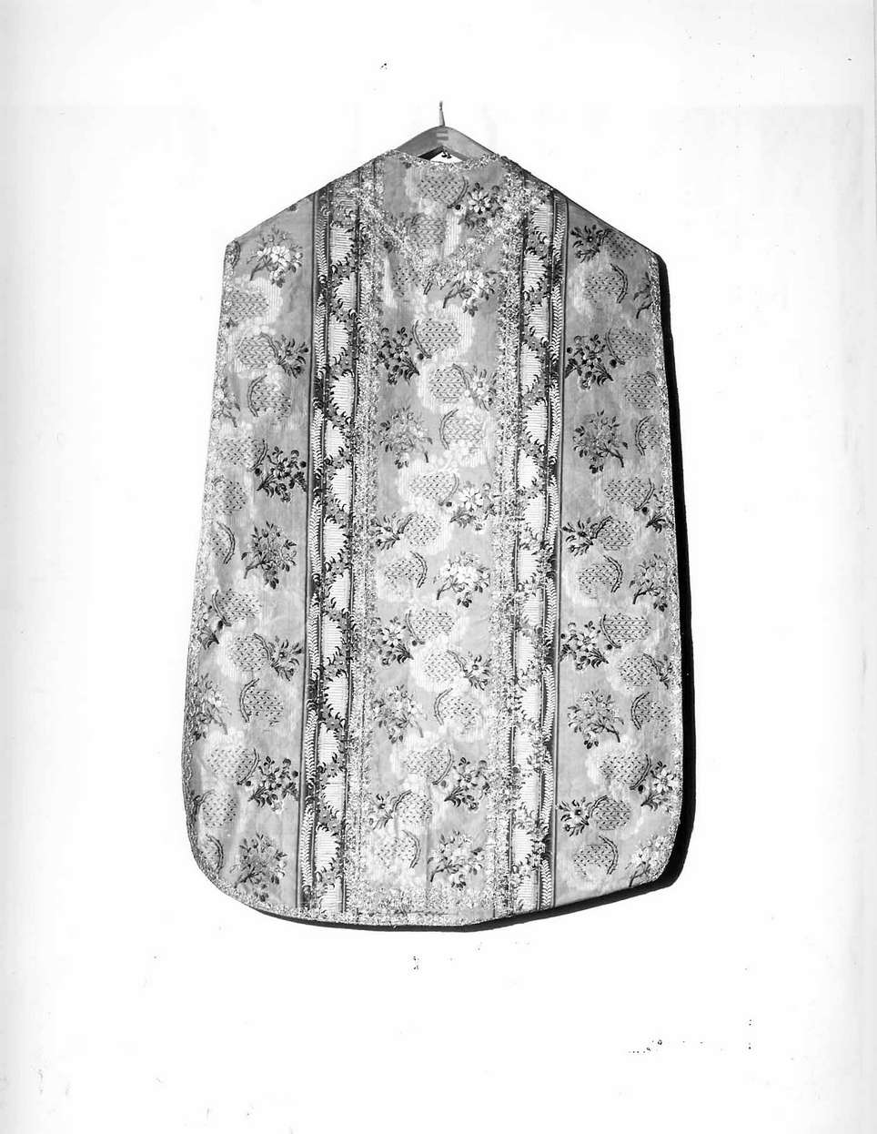 motivi decorativi vegetali/ motivi decorativi floreali (pianeta, opera isolata) - manifattura italiana (seconda metà sec. XVIII)