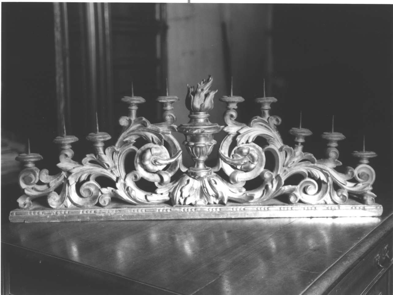 motivi decorativi a girali vegetali (portacandele, coppia) - bottega ligure (prima metà sec. XIX)