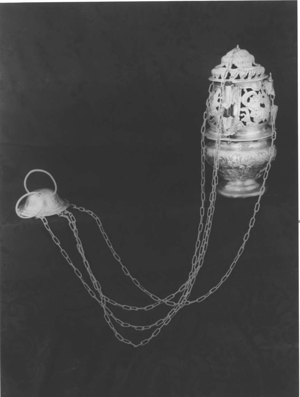 motivo decorativo floreale/ motivo decorativo fitomorfo (turibolo, opera isolata) - bottega ligure (metà sec. XVIII)