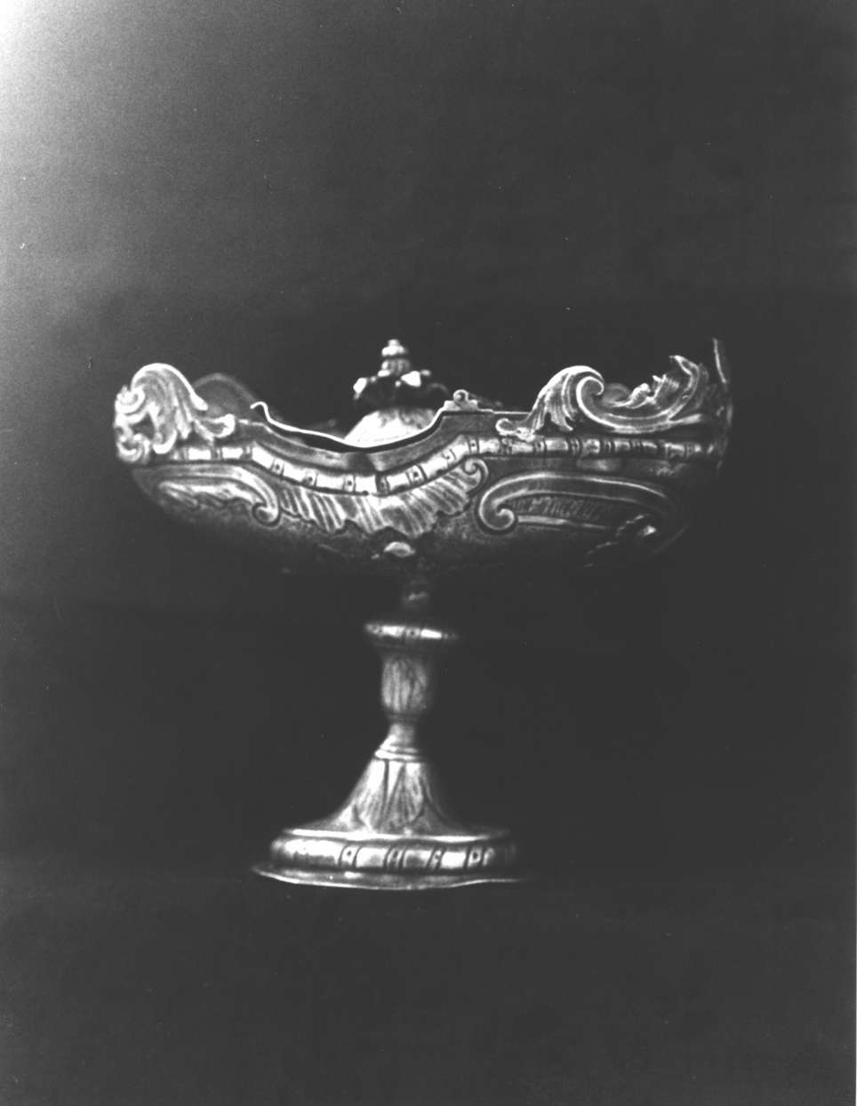 motivi decorativi vegetali/ motivi decorativi geometrici/ motivi decorativi a volute (navicella portaincenso, opera isolata) - bottega ligure (sec. XVIII)