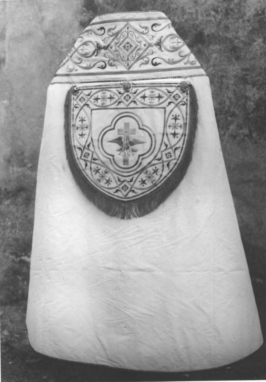 pellicano come simbolo di Cristo/ motivi decorativi floreali/ motivi decorativi geometrici (piviale, opera isolata) - bottega ligure (sec. XX)