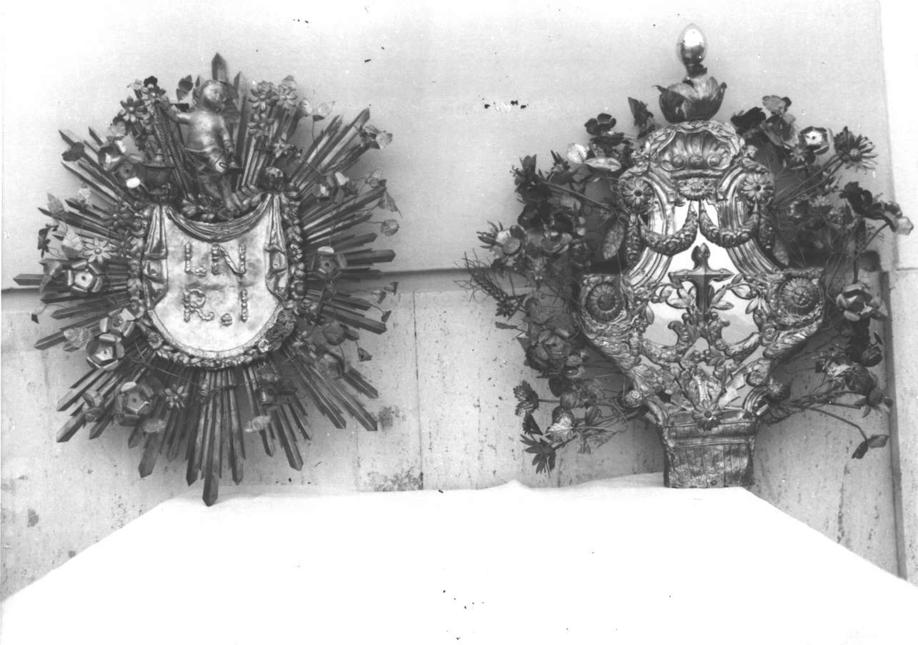 motivi decorativi vegetali/ motivi decorativi floreali (targa, elemento d'insieme) - bottega ligure (fine sec. XVIII)