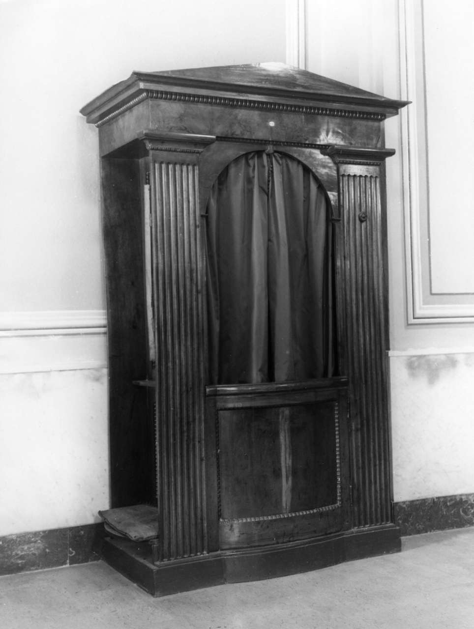 motivi decorativi architettonici (confessionale, coppia) - bottega ligure (metà sec. XIX)