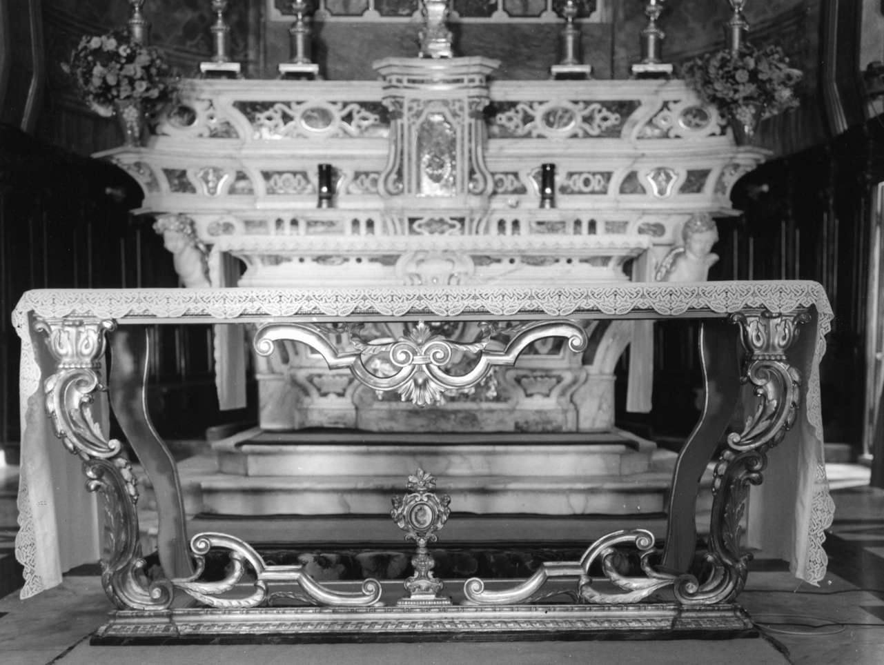 ostensorio e motivi vegetali (paliotto, opera isolata) - bottega ligure (seconda metà sec. XVIII)