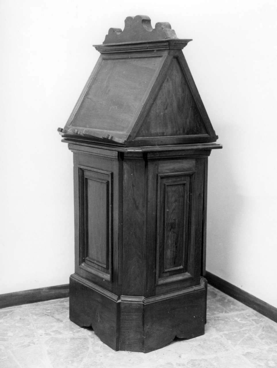 leggio, opera isolata - bottega ligure (prima metà sec. XIX)