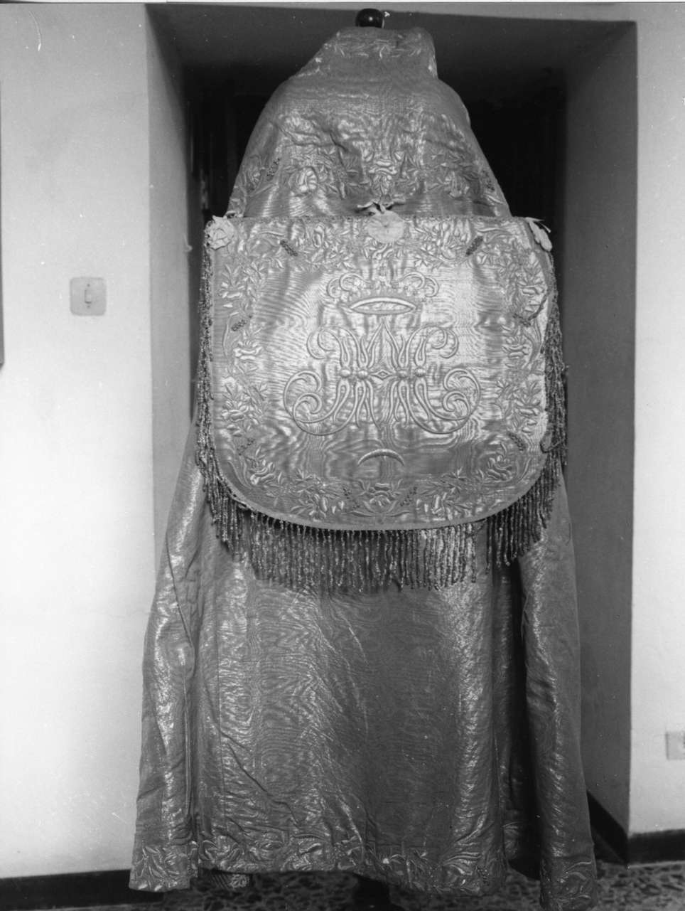 monogramma mariano (piviale, serie) - manifattura ligure (sec. XIX)