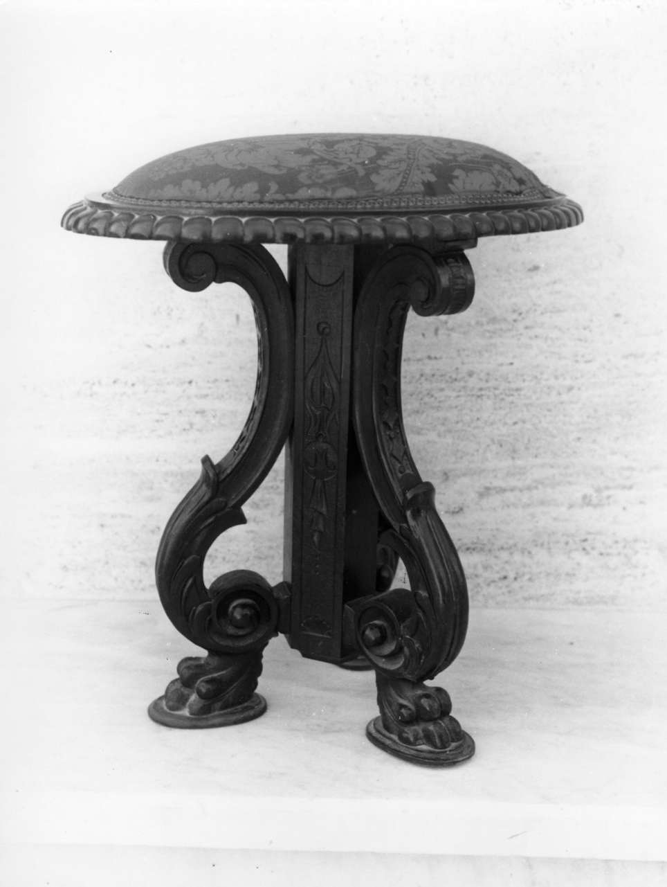 monogramma mariano (sgabello, serie) - bottega ligure (metà sec. XIX)