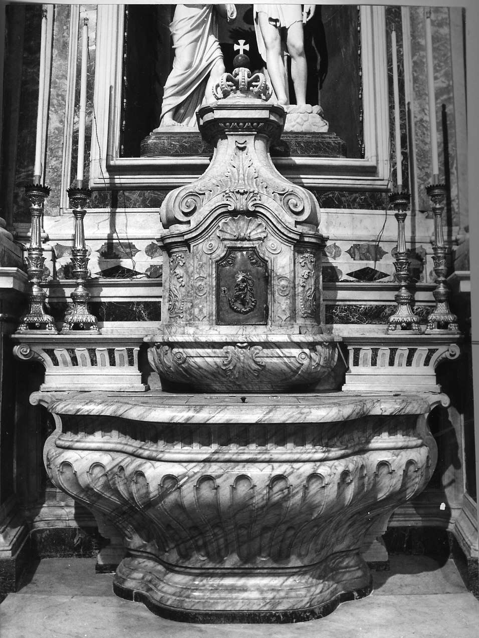 fonte battesimale, elemento d'insieme - ambito italiano (inizio sec. XVIII)