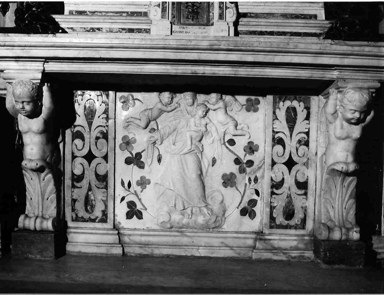 Madonna del Rosario (paliotto - a pannello architettonico, elemento d'insieme) - bottega italiana (secc. XVII/ XVIII)